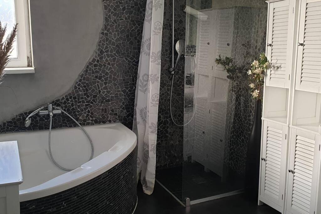 Charmante Haushaelfte Mit Garten Und Terrasse Фленсбург Екстериор снимка